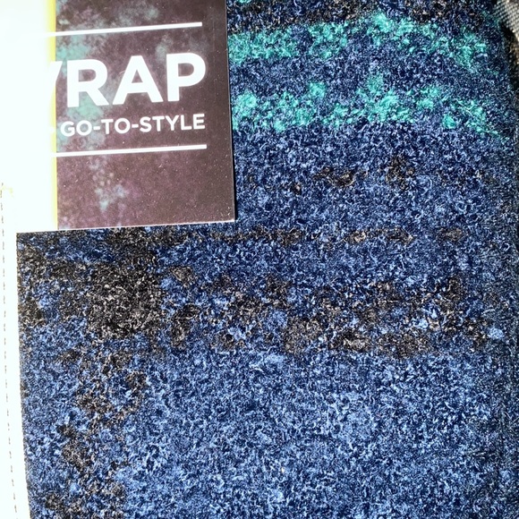 Woolrich Blanket Wrap - NWT - Picture 3 of 4